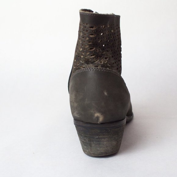 Klub Nico Size 8 Gray Ankle Boots with Laser Cutouts - Picture 12 of 14